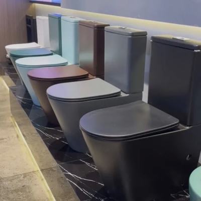Diseño sin rebordes inodoro de dos piezas inodoro de baño conjunto blanco brillante Wc