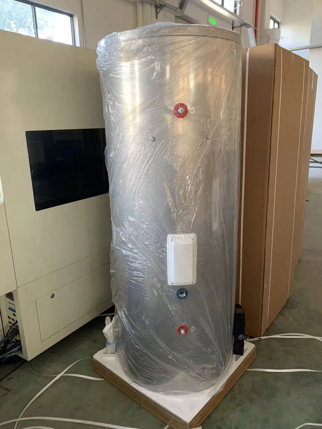 750L 304stainless Steel Insulated Solar Hot Storage Tank with Electric Heater Backup