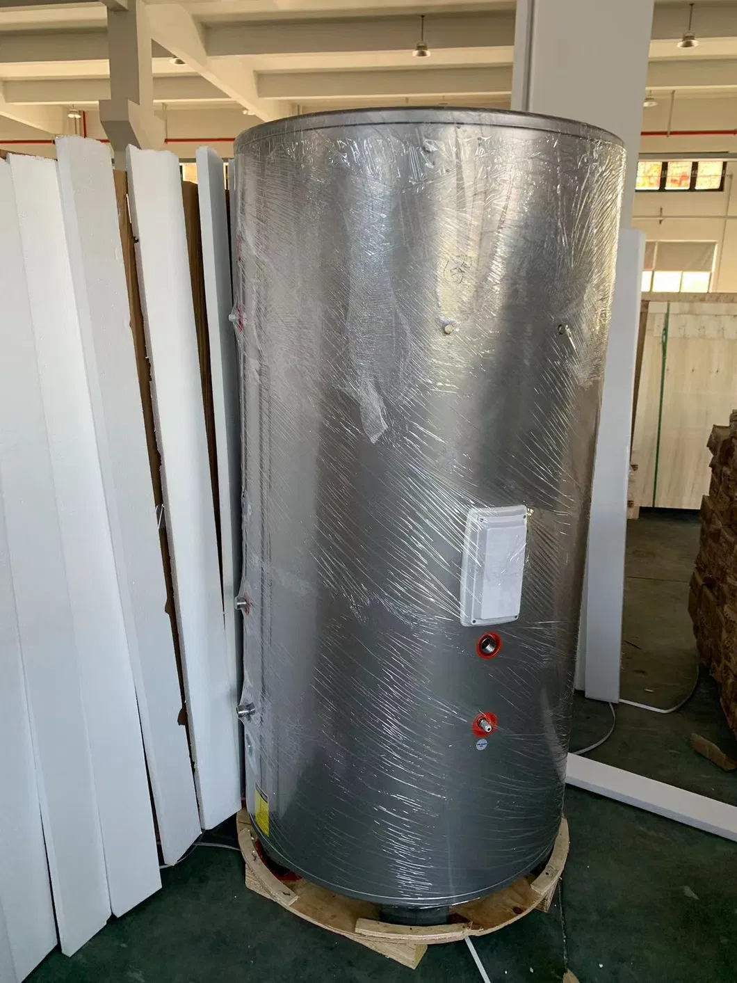750L 304stainless Steel Insulated Solar Hot Storage Tank with Electric Heater Backup