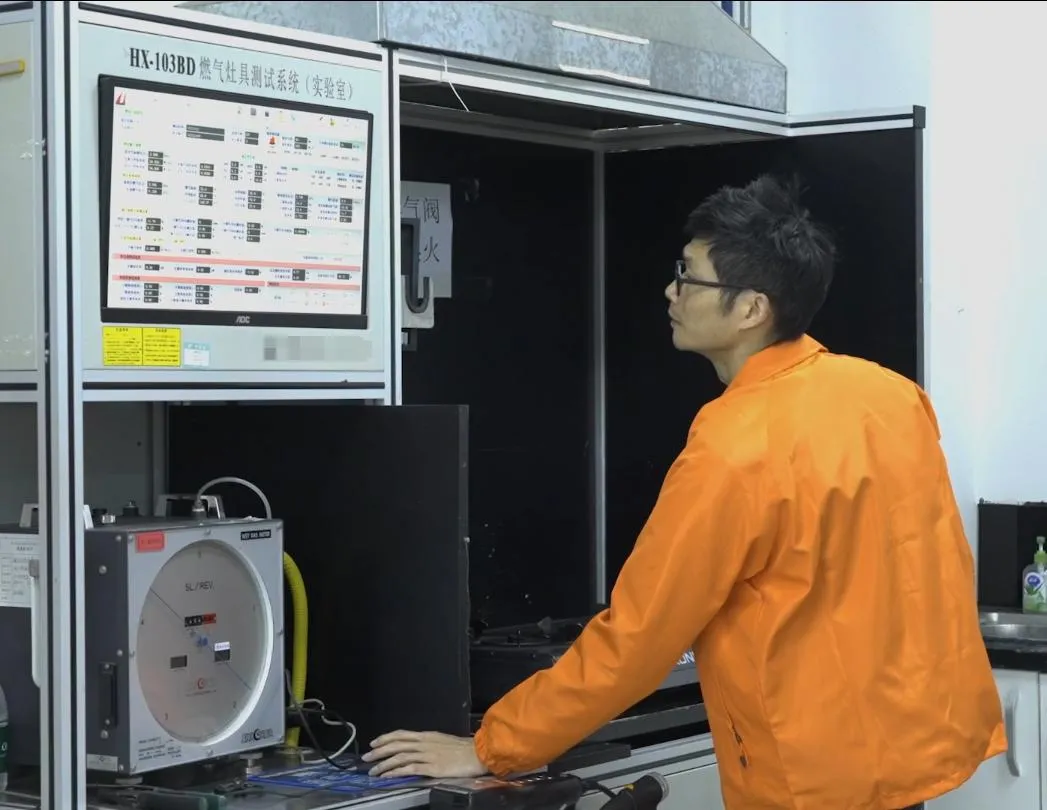 Energy-Efficient Compact Tankless Gas Water Heater for Instant Hot Water