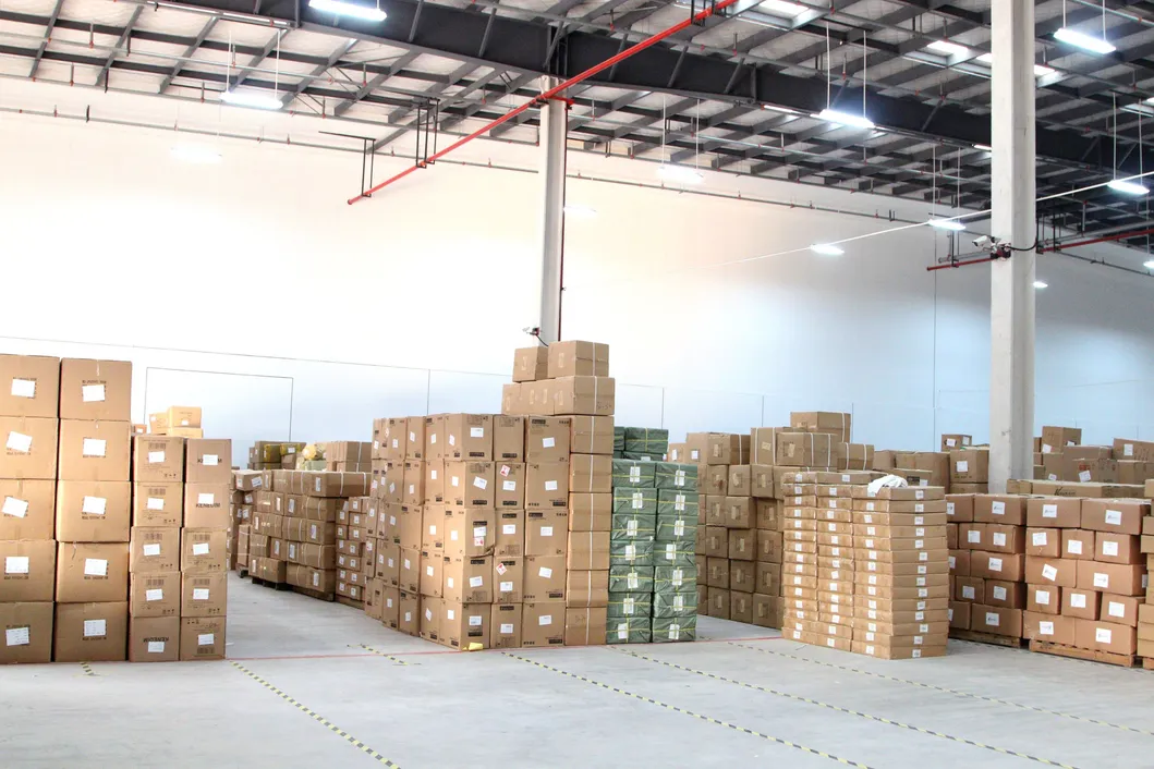 Hotel Bar Toilet Air Freshener Dispenser Automatic Spraying 300ml Air Freshener