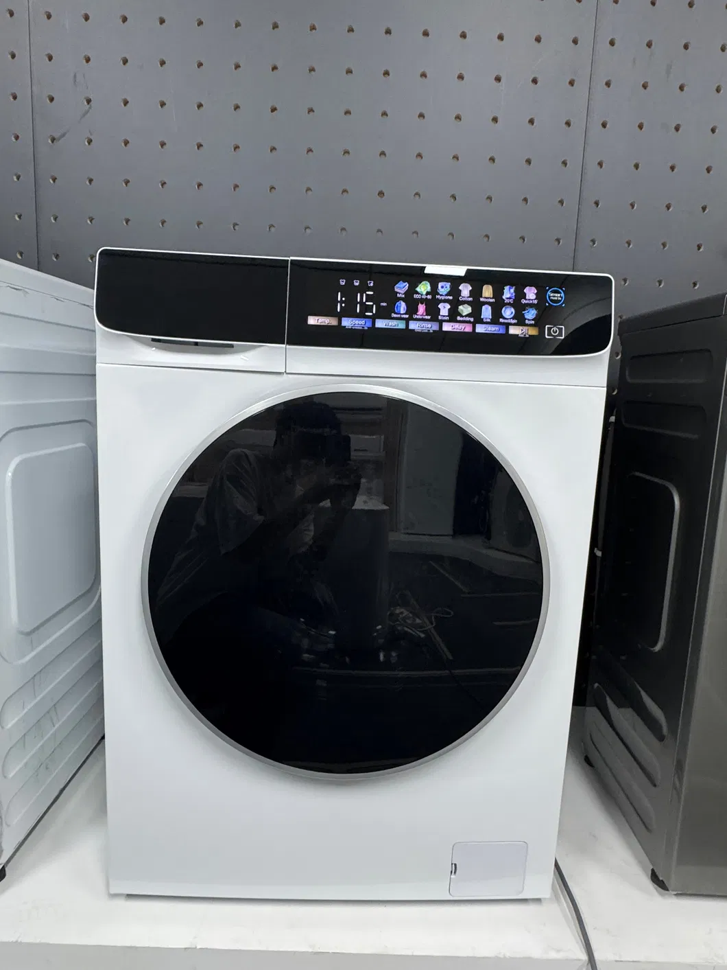 Efficient Front Loading Washing Machine with Advanced Cleaning Technology