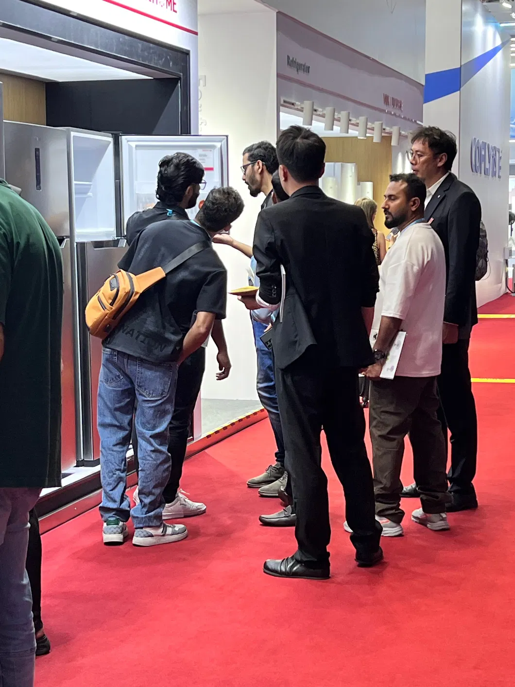 Efficient Front Loading Washing Machine with Advanced Cleaning Technology