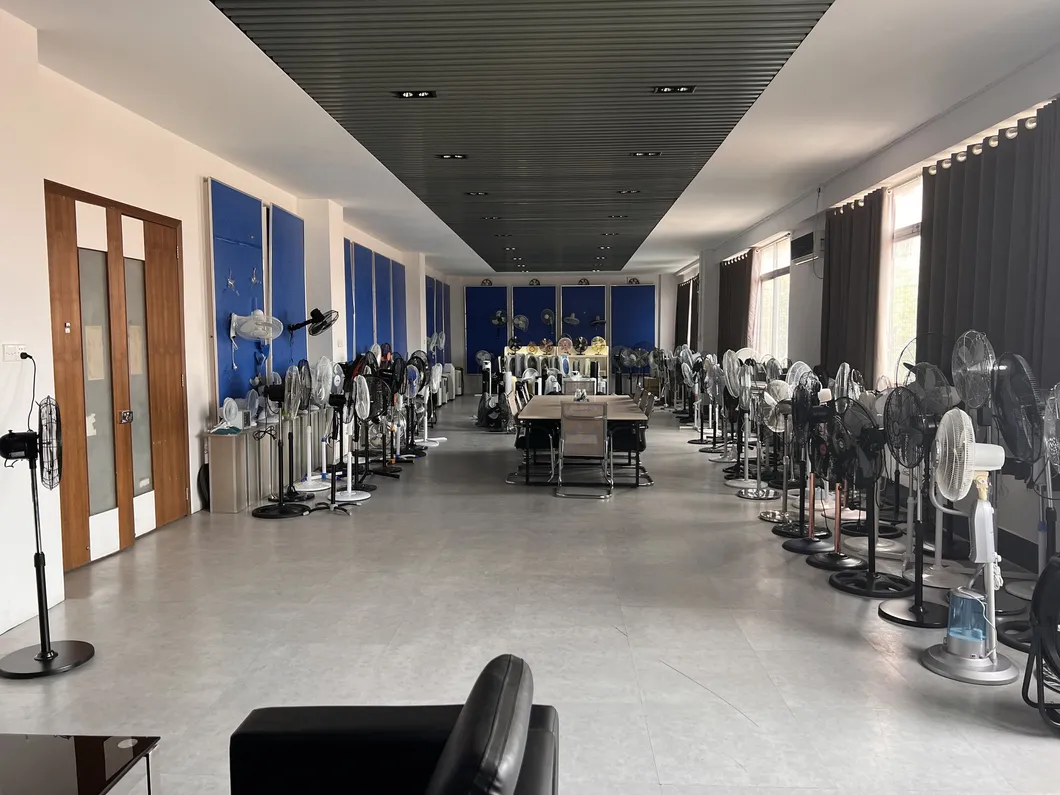 Luxury Modern AC DC 48 Inch 56 Inch Antique Wooden Decorative Ceiling Fan LED Warehouse Outdoor Ceiling Fans with Light and Remote Control for Home