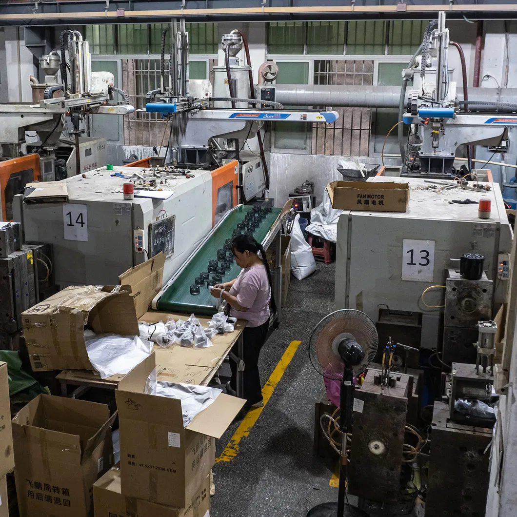 Lightweight 16inch Electric Pedestal Stand Fan Featuring X-Cross