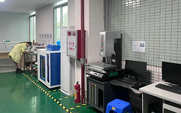 32 Inch New Solar Product Smart AC DC TV with Solar Panel and Battery 12V Rechargeable Solar Television