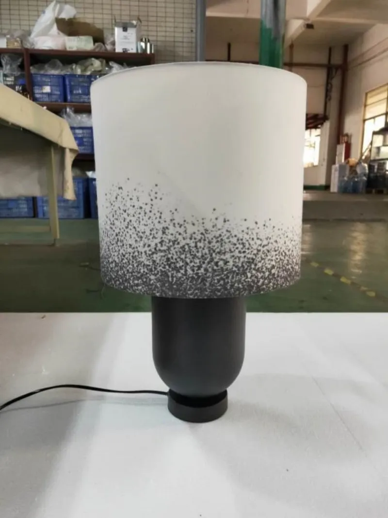 Home Decor European New Design Fashion Nordic Modern Bedside Fabric Shade Reading Light for Living Room Bedroom Decorative LED Table Lamp (ZY-TW014)