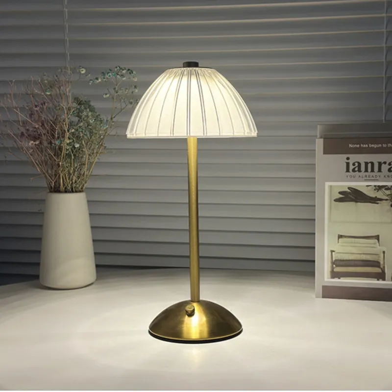 LED Modern European Romantic 3 Colors Touch Dimming Desk Light Cordless Rechargeable Hotel Restaurant Decor Night Lighting Acrylic Gold Metal Table Lamp for Bar