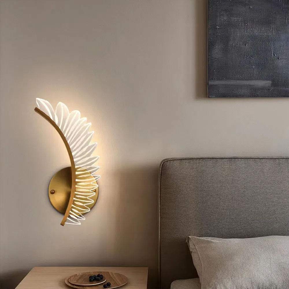 Luxurious Acrylic Feather Wall Lamp for Elegant Spaces