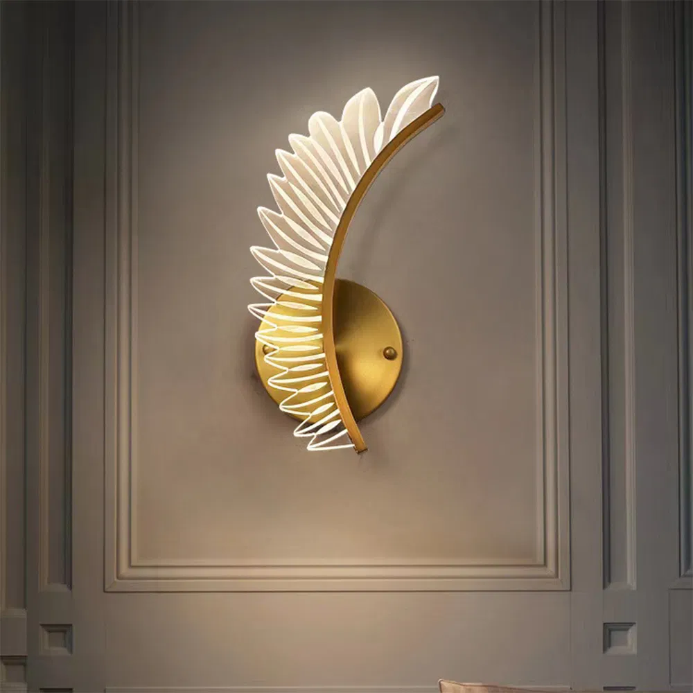 Luxurious Acrylic Feather Wall Lamp for Elegant Spaces