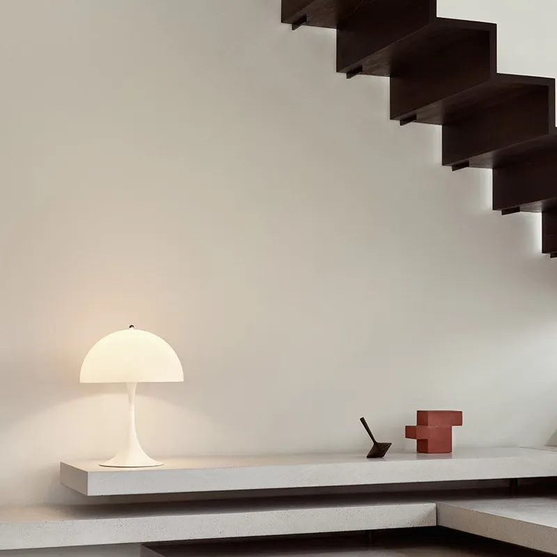 Modern Minimal Table Lamp Acrylic Lamp for Living Bedroom Study Desk Table Lamp (WH-MTB-36)