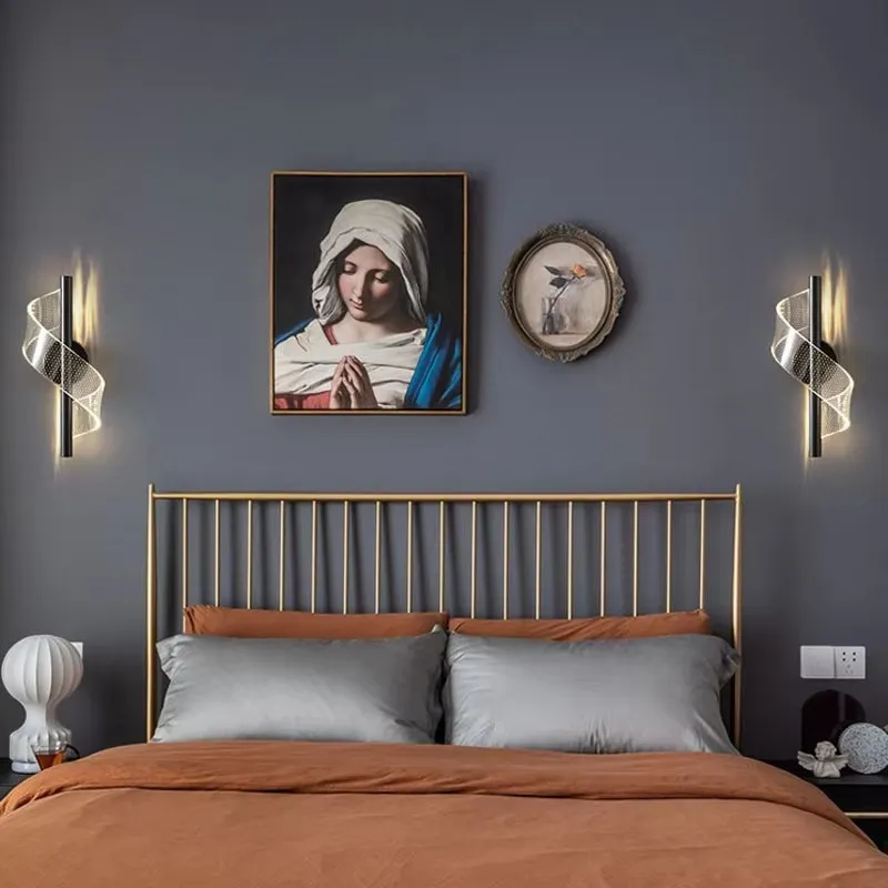 Indoor Creative Acrylic Wall Lamps in Gold and Black for The Living Room, Bedroom and Bedside Wall Lamp