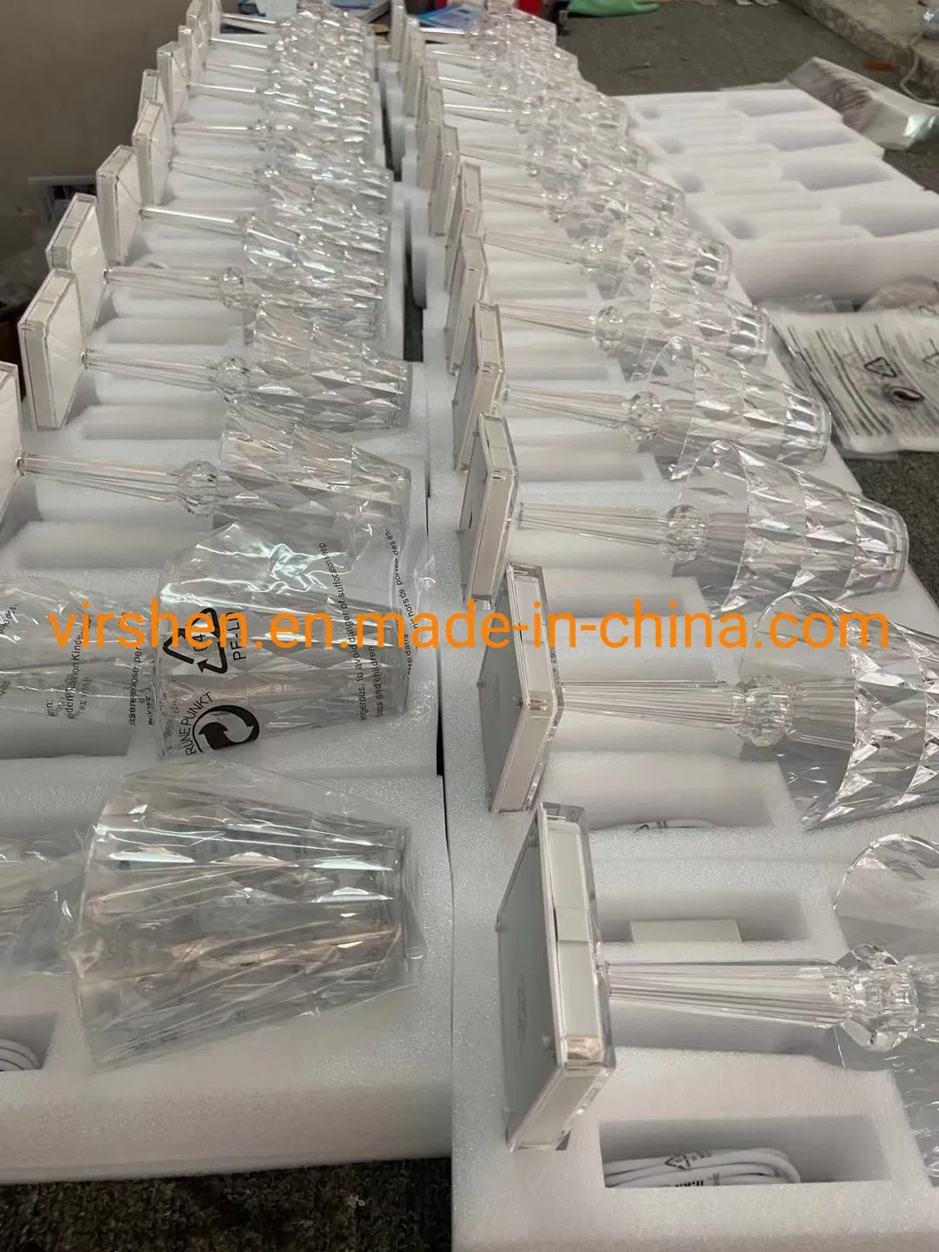 Indoor Decorative Room Restaurant Touch Portable Acrylic Crystal Bedside Rechargeable LED Table Lamp Modern Table Lamps Crystal Bedside Lamps for Bedroom