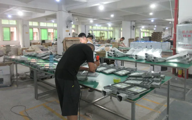 High-Brightness Solar Ceiling Light for Outdoor Patios with 5000K Daylight White &amp; IP65 Waterproof Standard