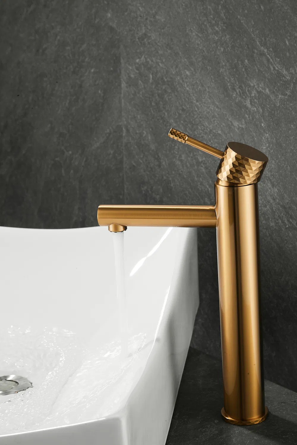 High Quality New Style Diamond Cutting Gold Brushed Bathroom Basin Faucet