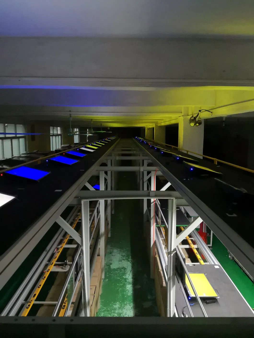 OEM/ ODM High Quality LED TV 32" HD LCD TV V+H Classic Black Multipurpose Solar DVB-T2s2 Smart Android TV