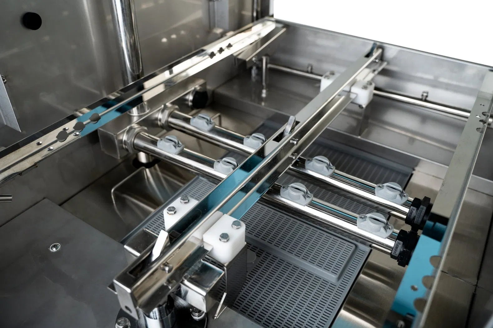 Byf-602e High-Efficiency Stainless Steel Hood Type Single Pumps Professional Commercial/Home/Industrial Built in Sink Dishwasher Machine for Restaurants