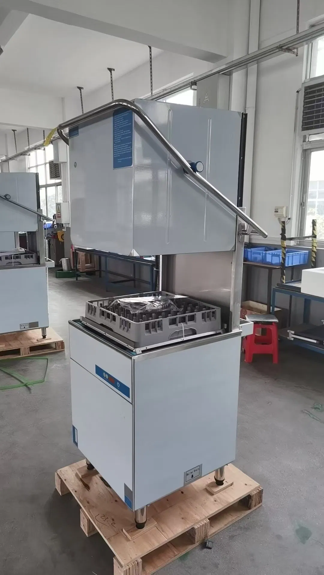 Byf-602e High-Efficiency Stainless Steel Hood Type Single Pumps Professional Commercial/Home/Industrial Built in Sink Dishwasher Machine for Restaurants