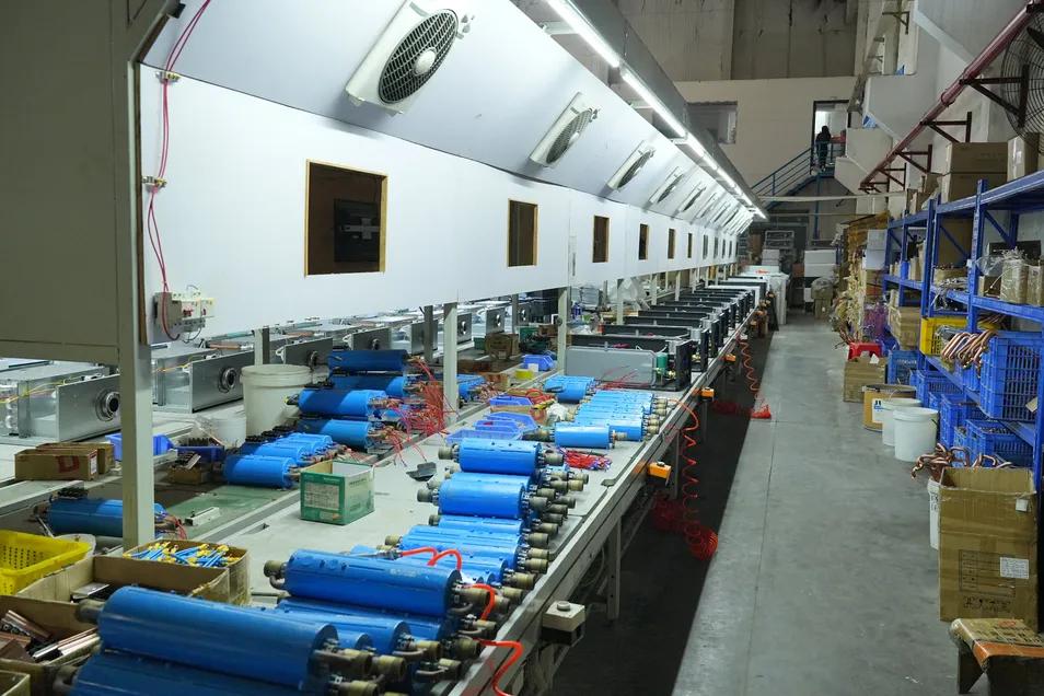 Compact Single-Pump Electric Heater with Adjustable Temperature Control