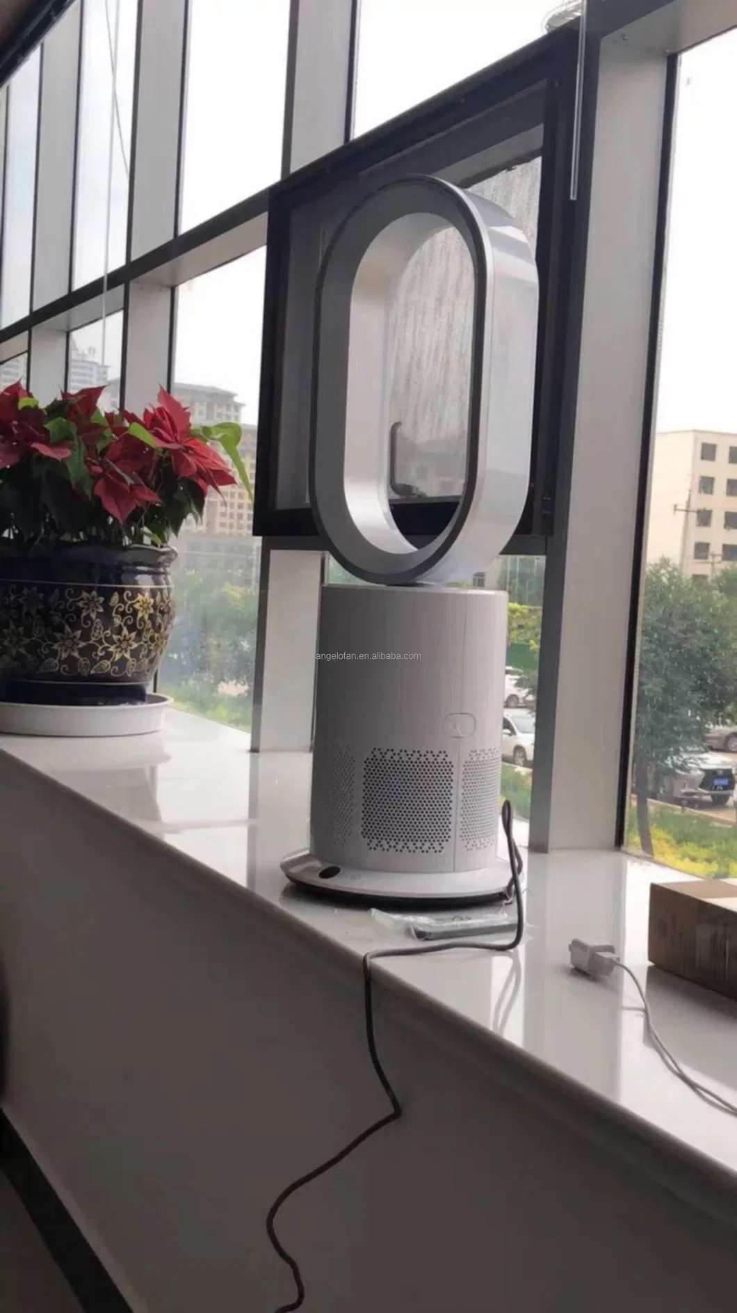 Sleek Bladeless Tower Fan with Advanced Air Purification Technology