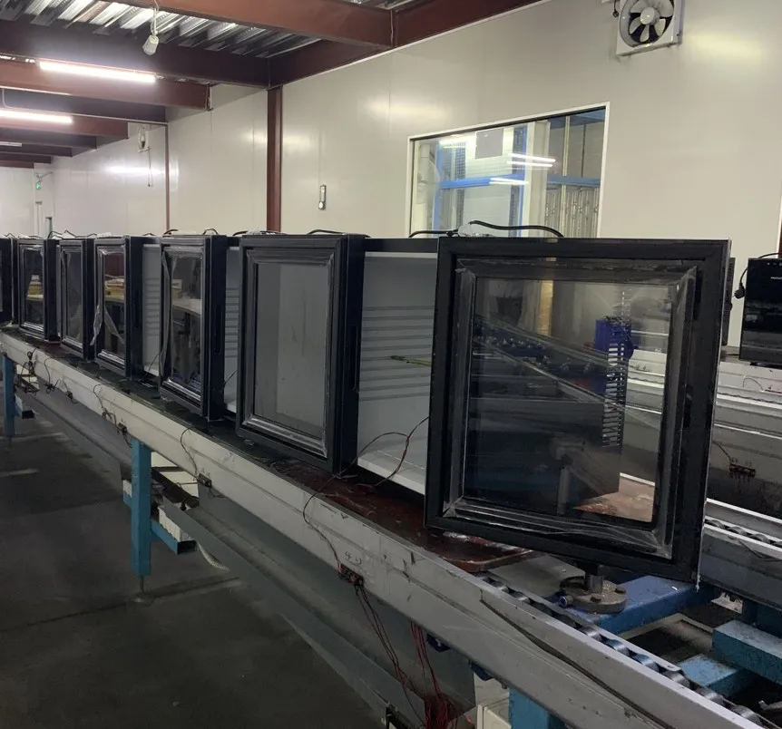 Thermoelectric Noiseless 32L Mini Fridge Glass Door Beverage Showcase