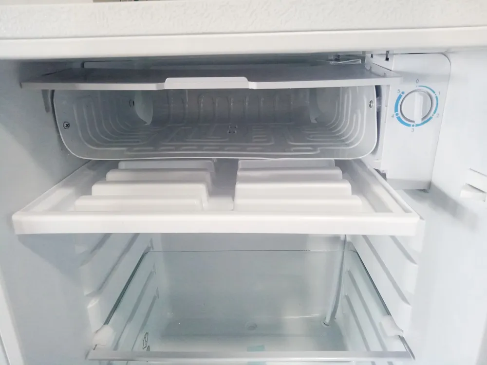 New Design 90L Solid Door Small Refrigerator Mini Compressor Fridge