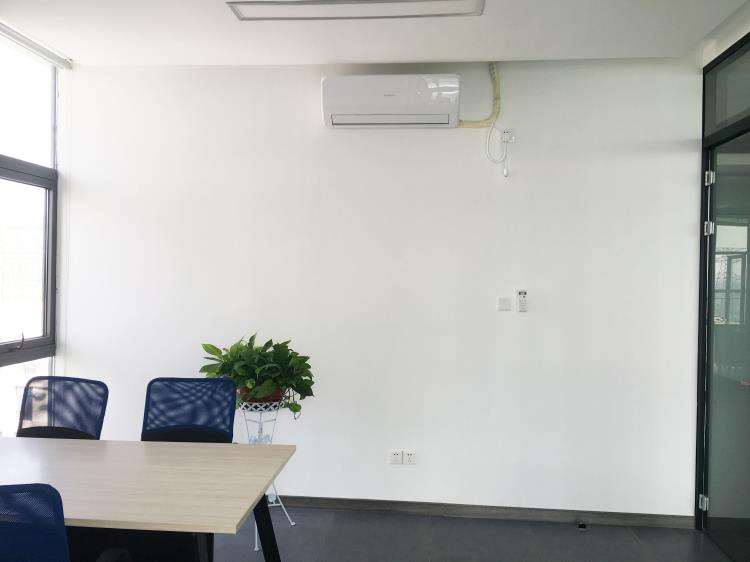 Energy-Efficient Hybrid Solar AC/DC Air Conditioner for Year-Round Comfort