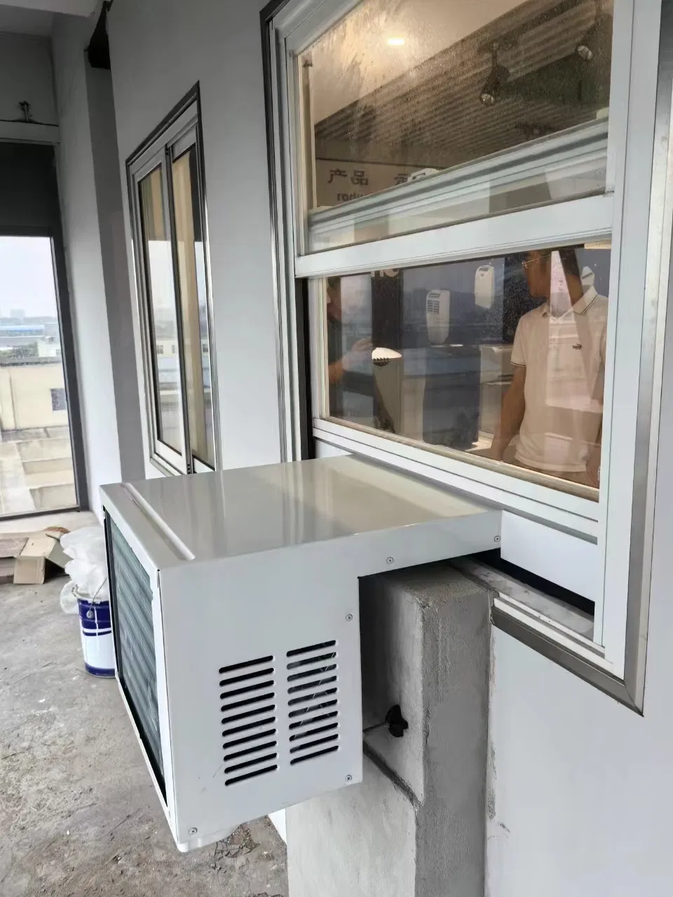 House Use Wall Mounted Type Saddle Window Air Conditioner