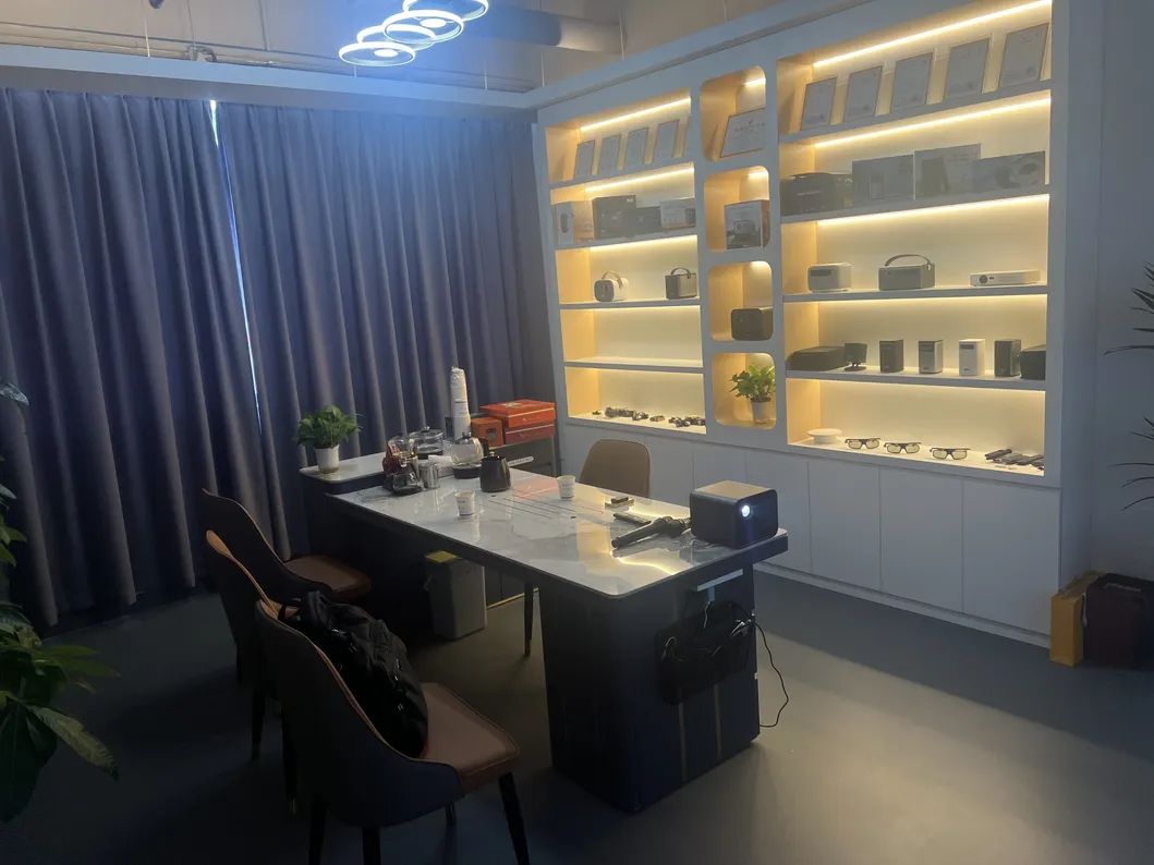 Yg300 Mini LED LCD Pocket Projector 1080 USB Multimedia