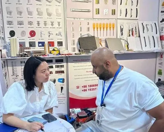 Portable LED Mini Projector Smart Wireless Bluetooth 3D LCD Video FHD Projector 1080P LED Home Theater Projector