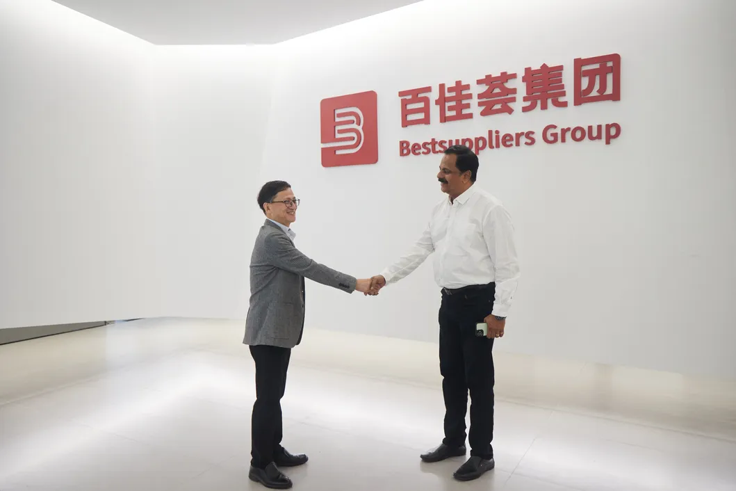 Portable LED Mini Projector Smart Wireless Bluetooth 3D LCD Video FHD Projector 1080P LED Home Theater Projector